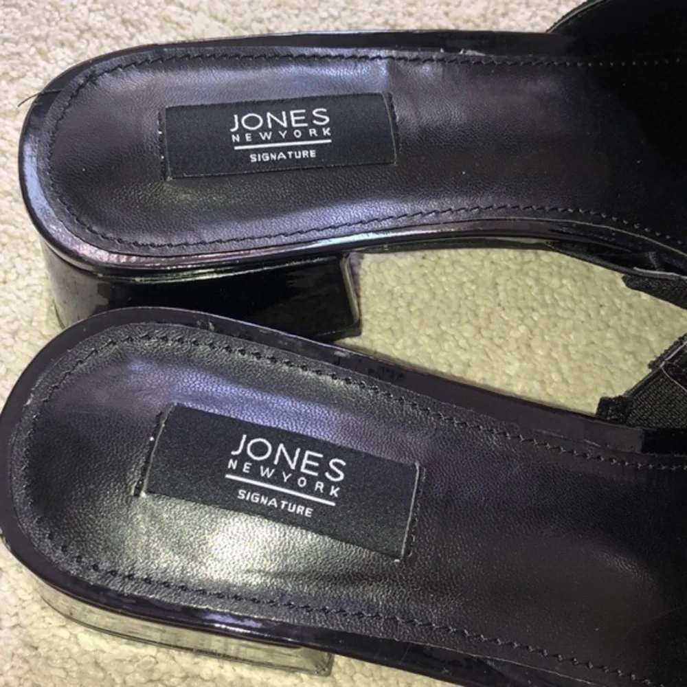 Jones New York Signature Unma‎ Patent Block Heel Slide On Sandals Black 9.5 NWOT